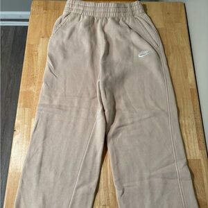 Nike Sportswear Club Fleece Joggers size Youth Medium beige